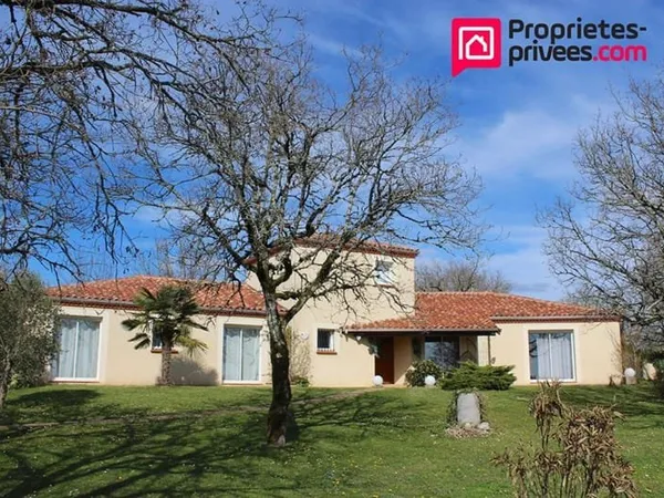 Crayssac 46150 Maison de plain-pied 215 m² terrain et piscine