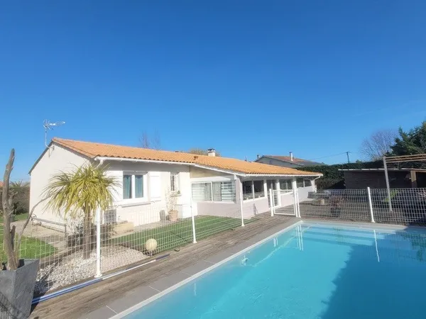 Maison à vendre avec jardin et piscine