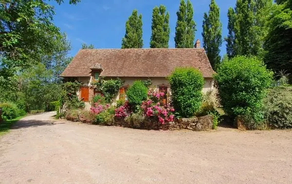 Secteur Sancerre, belle propriété composée de 2 maisons sur un terrain 11hectares