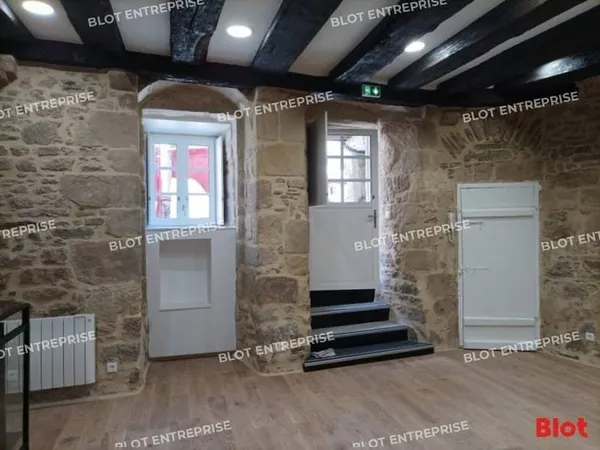 Local commercial 1 pièce 90 m²