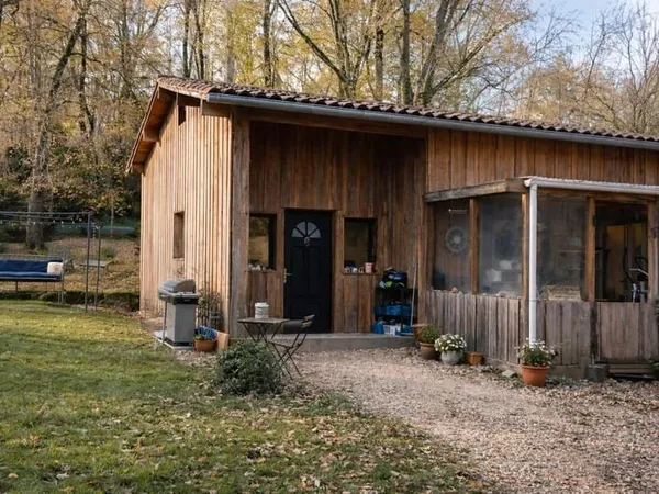 MAISON EN BORD DE RIVIERE
