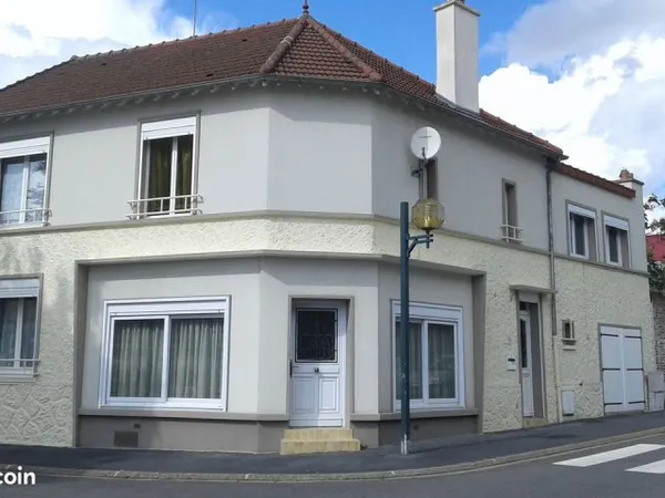 Maison de ville avec garage attenant, pas de terrain, habitable de suite