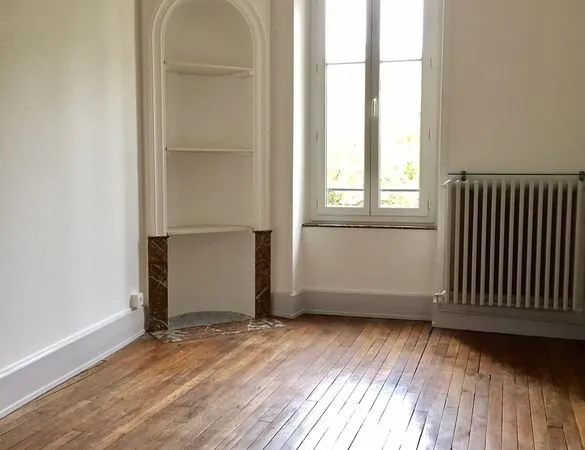 F2 45 m2 Quartier Hôpital Central, Lumineux et traversant