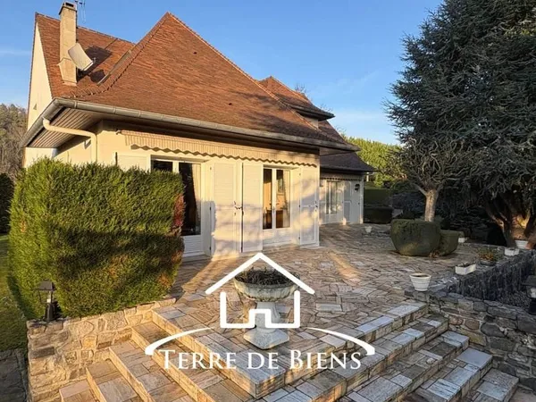 Maison 8 pièces 243 m²