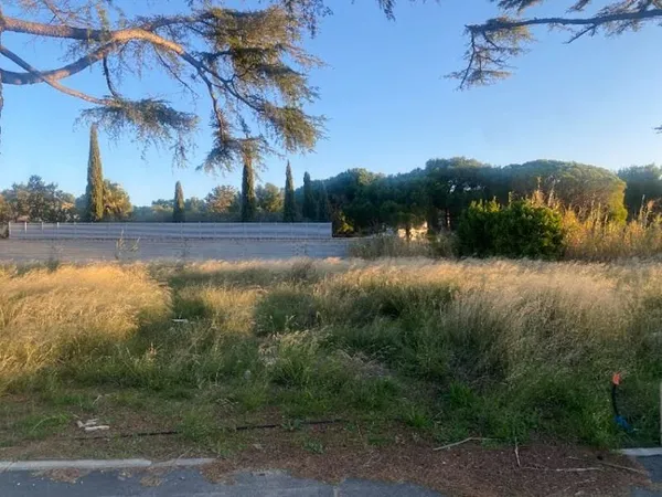 Terrain 607 m²