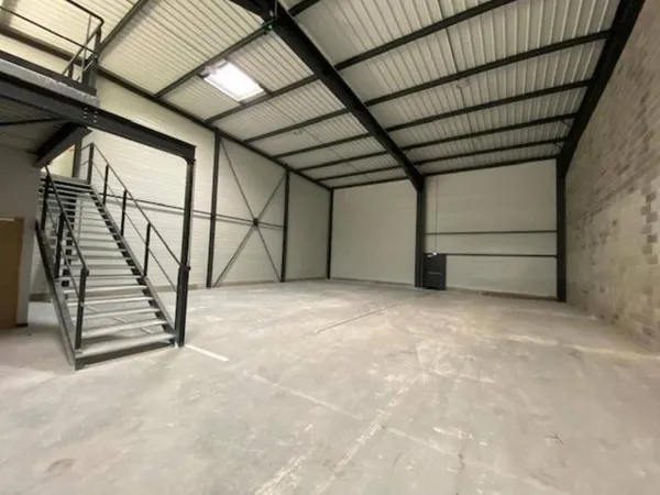 Local d'activité 493 m²