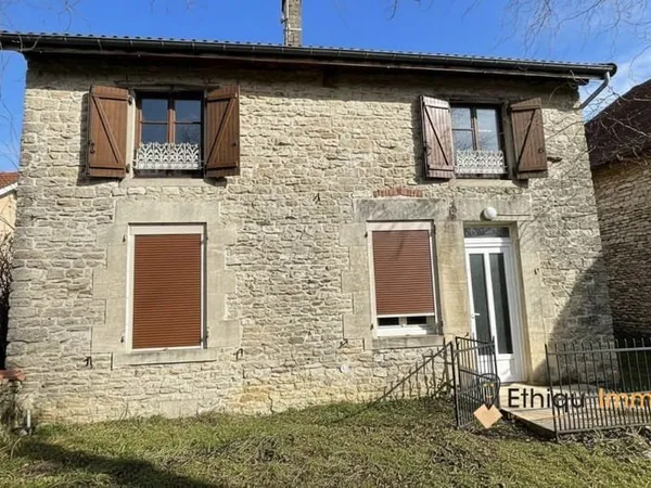 MAISON EN PIERRE AVEC DÉPENDANCES ET FORT POTENTIEL