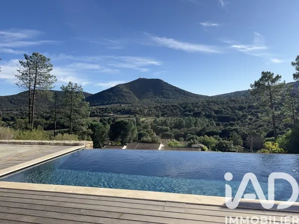 Maison 5 pièces 250 m²