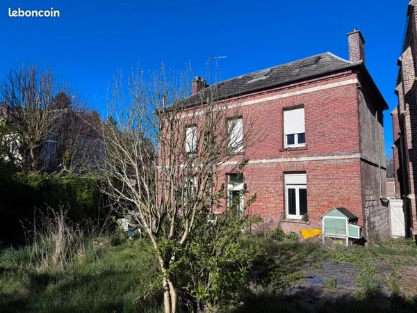 Ancien presbytere bati sur environ 730 m2