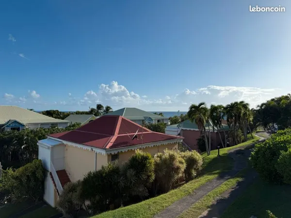 Appartement avec plage et piscine
