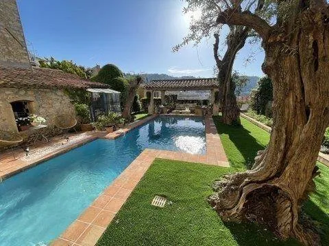 Maison 5 pièces 270 m²