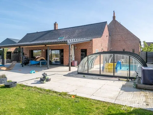 Maison 11 pièces 400 m²