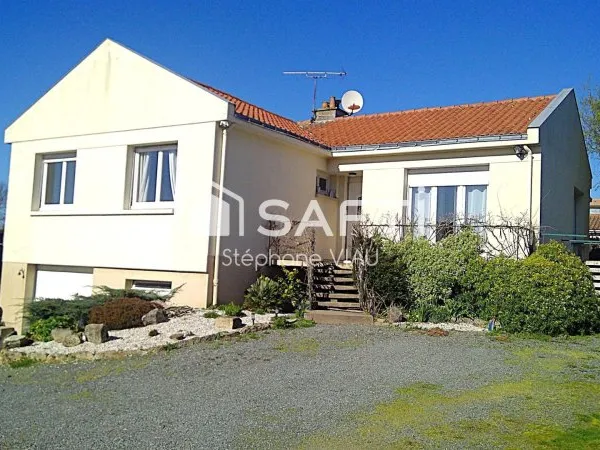 Maison d'habitation de 120 M2 à St Christophe du Bois dans un environnement calme et à l'abri des re