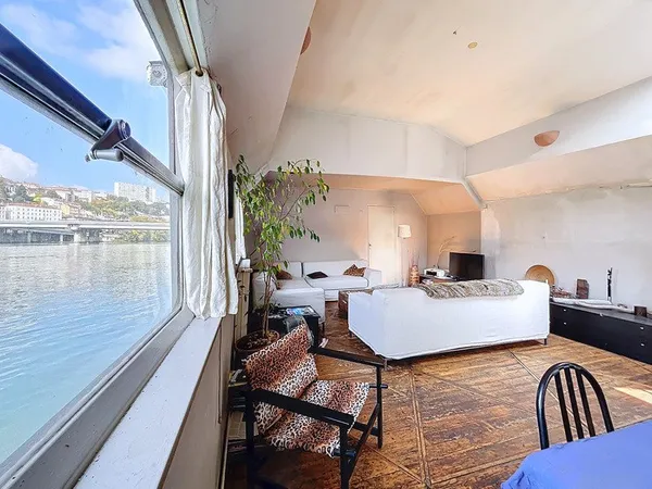 Péniche à rénover - 160m² sur le quai de Serbie, Lyon 6ème