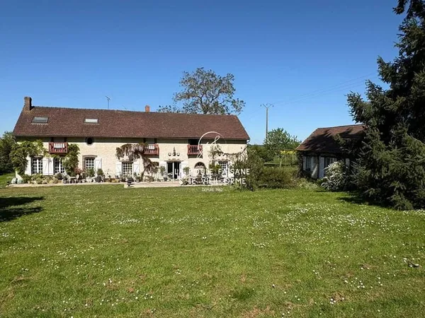Maison 11 pièces 345 m²