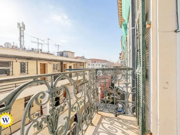 Studio avec balcon