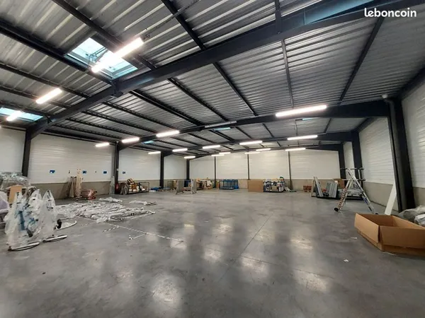 Local 986 m² TREIZE SEPTIERS