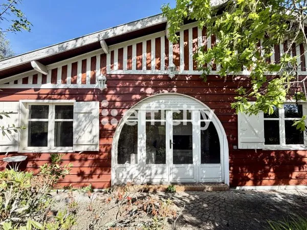 Maison 7 pièces 225 m²