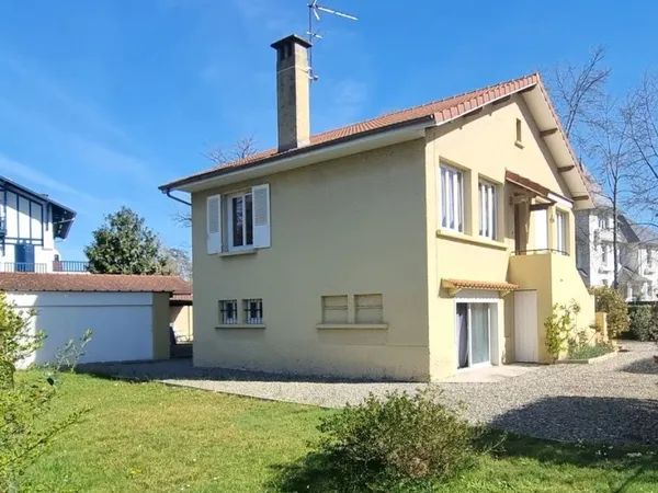 Maison 5 pièces de 130 m² avec garage et dépendance