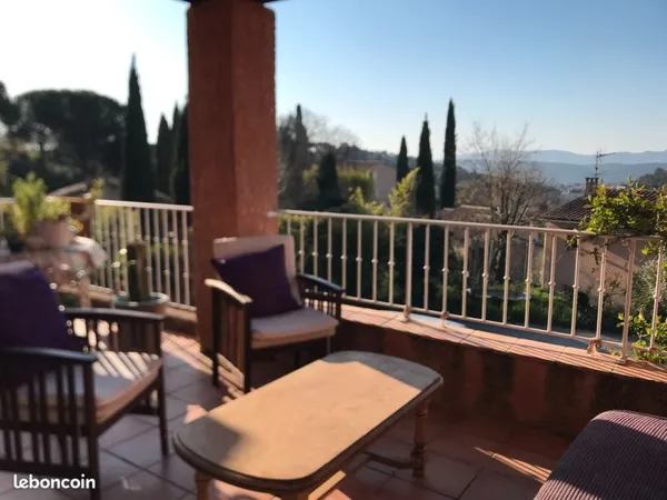 Aix-en-provence nord - maison d'architecte avec vue panoramique et studio indépendant