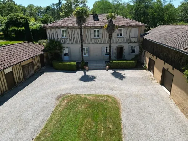 A vendre, propriété d'exception à 25 km d'Auch