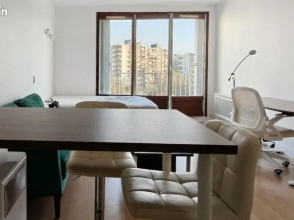 Studio Meublé - Metro 4 Bagneux - Balcon + Parking - Dernier étage lumineux