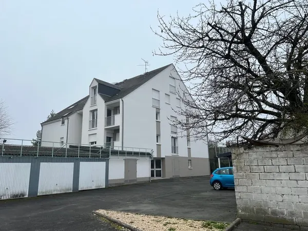 FLEURY LES AUBRAIS - LIMITE ORLEANS - STUDIO REFAIT A NEUF