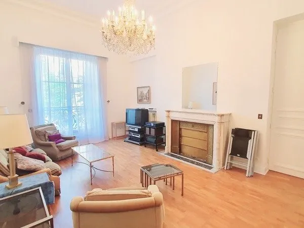 Dpt Paris (75), à vendre PARIS 8EME ARRONDISSEMENT appartement T2 de 85 m²