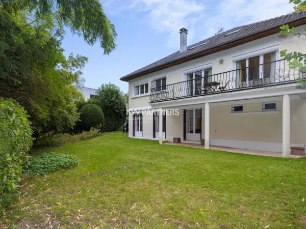 Domaine de Grandchamp - Maison de 9 pièces de 142,40m²  (232 m² surface au sol) avec jardin de 611m²