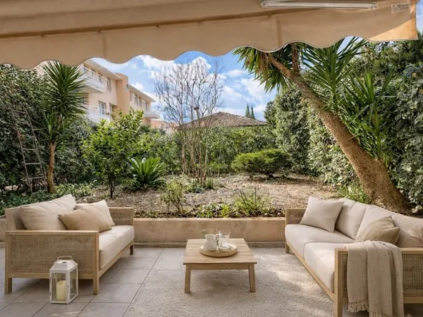 LE CANNET - OPPORTUNITE A NE PAS MANQUER : APPARTEMENT 2 PIECES EN REZ DE JARDIN AVCE CAVE ET STATIO