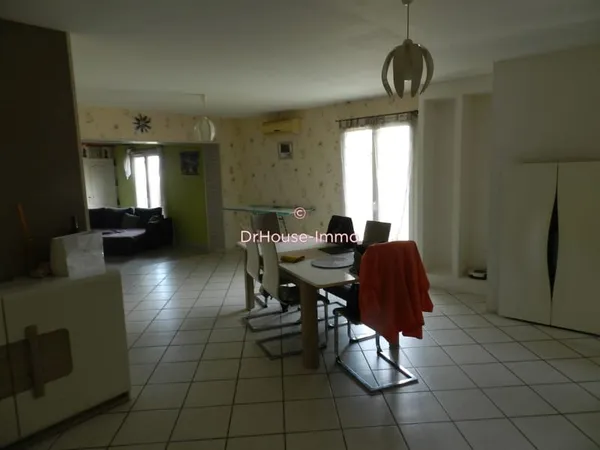 Capian, maison 4 chambres, double garage, grande dépendance avec 1400m² de terrain.