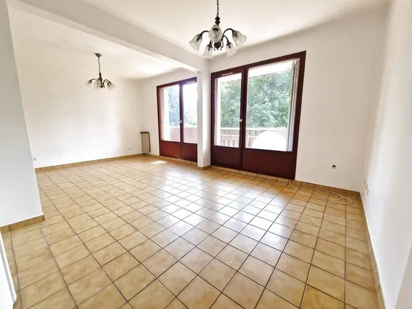 Appartement 4 pièces lumineux et traversant exposé Sud.