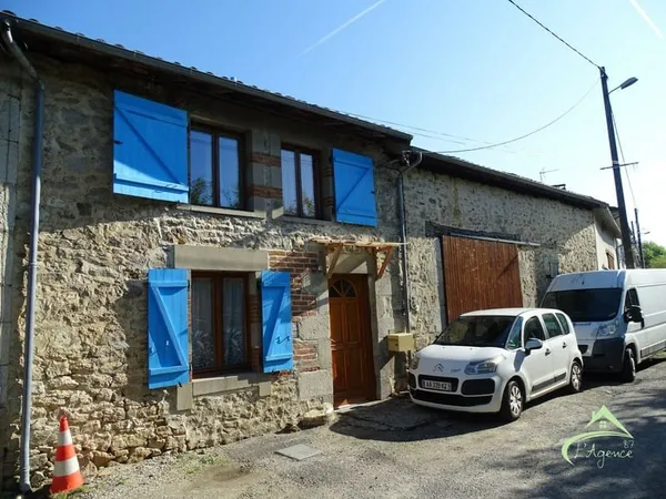 Maison en pierre avec grange attenante