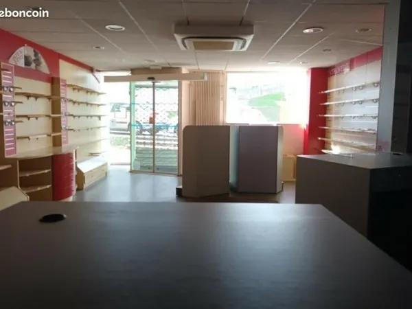 Local pharmacie 125 m²