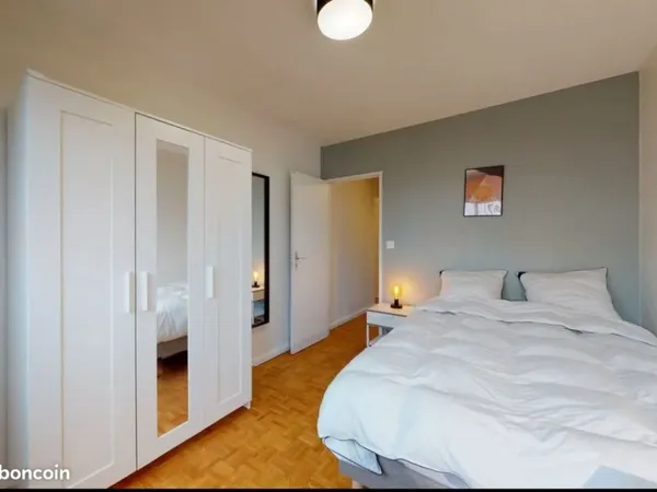 Grande chambre en colocation - Appartement 110 m² - Gare à 1 min - Idéal frontalier Genève