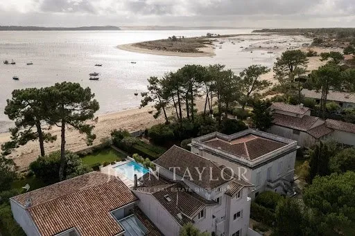 Maison 10 pièces 400 m²