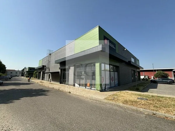 Local commercial 339 m²