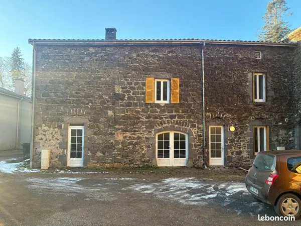 Maison ancienne composée de deux appartements- Orcines