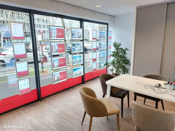 Bureau avec vitrine à louer