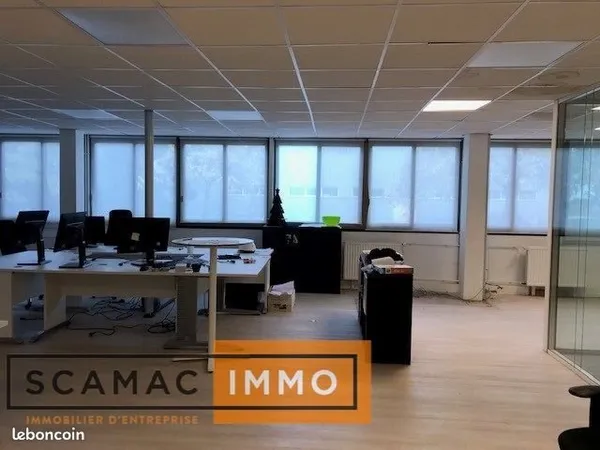 Bureau 390 m²