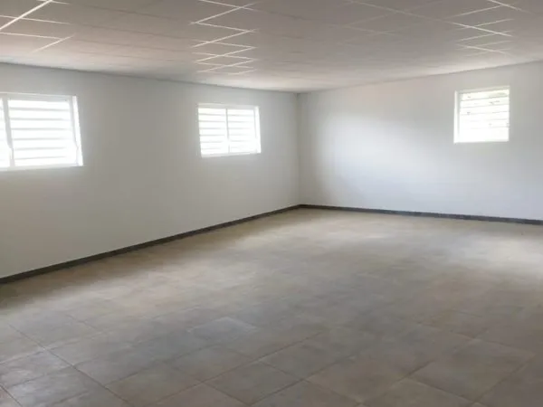 Local d'activité de 80 m2 à louer au village GRAND PORT à D