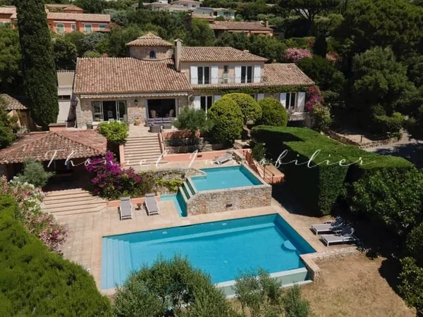 Maison 9 pièces 270 m²