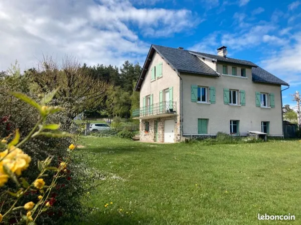 Grande maison Les Monts Verts proche St-Chély