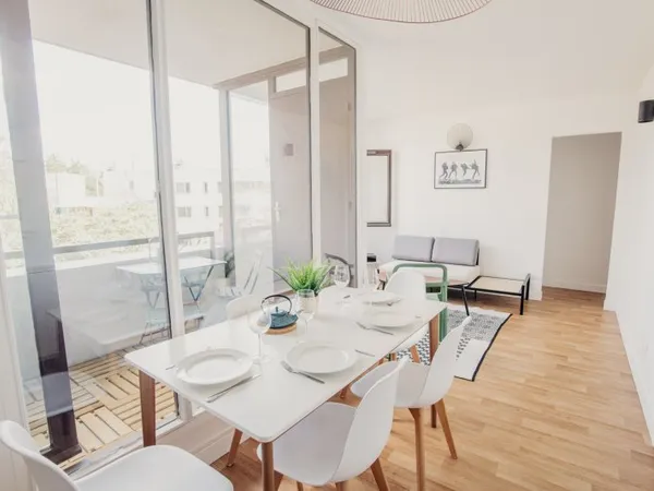 Chambre avec salle de bain dans une colocation