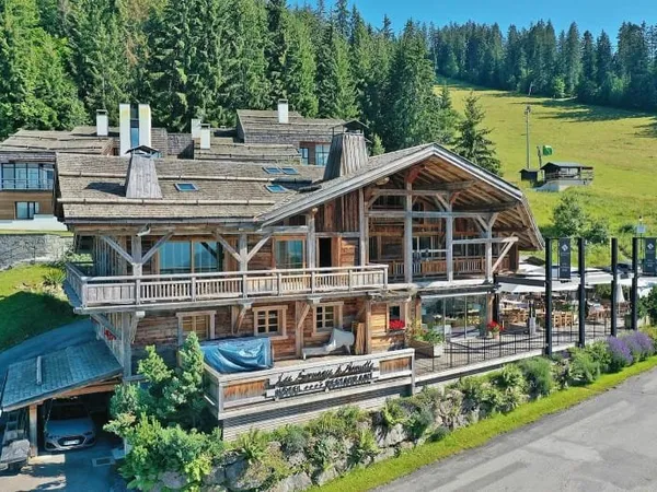 Maison 14 pièces 1566 m²