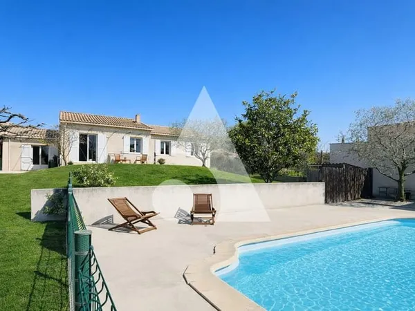 Pertuis villa d'env 117m² hab avec T2 indépendant parcelle d'en 1600m² piscine