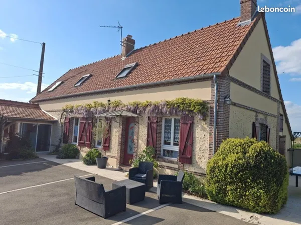 LONGERE A LA CAMPAGNE 6 pièces 140 m2