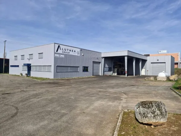 Local d'activité 1060 m²
