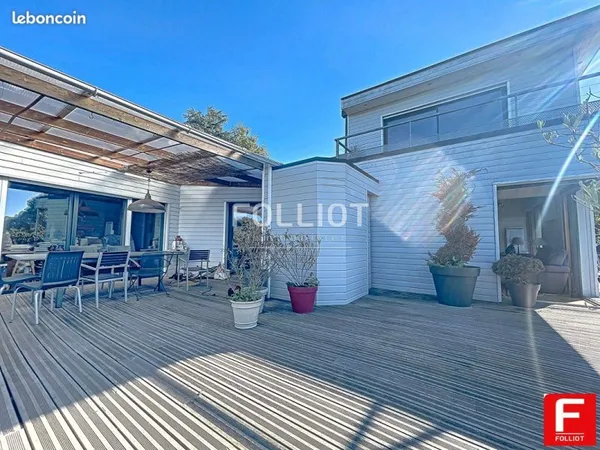 Maison 8 pièces 202 m²