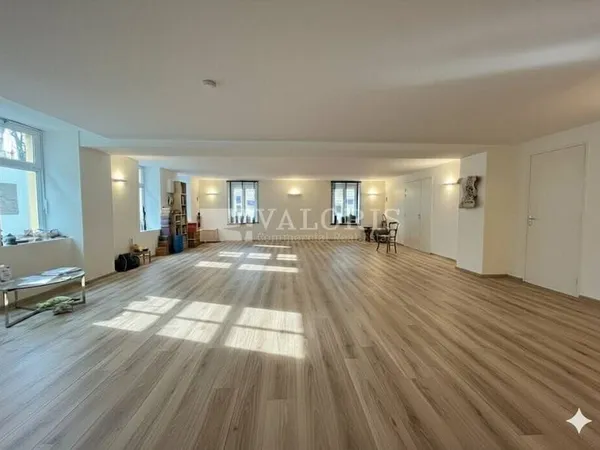 Bureau 106 m²